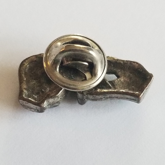 Vintage holding hands lapel pin silver tone brooch hat pin - Picture 8 of 9